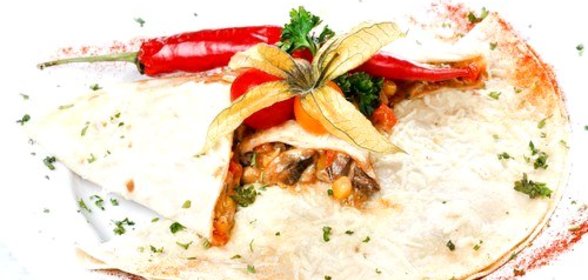 Кесадилья с цукини, черной фасолью и кукурузой