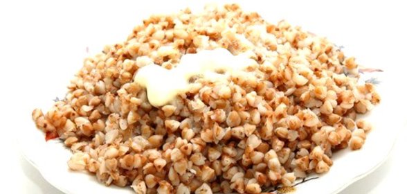 Гречневая каша из поджаренной крупы с маслом