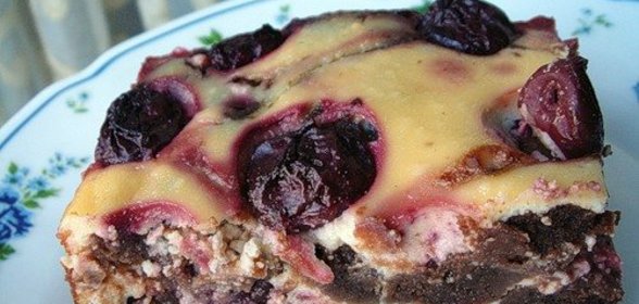 Брауни с творогом и вишней