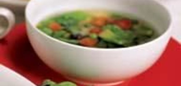 Быстрый минестроне с песто и сезонными овощами