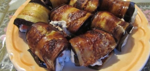 Рулетики из баклажанов с чесноком