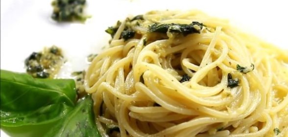 Паста с соусом песто