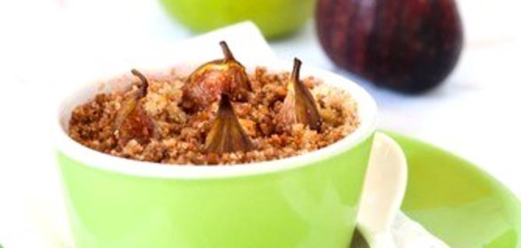 Крамбл с яблоком и инжиром