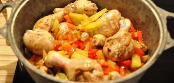 куриные ножки с грибами в духовке в горшочке
