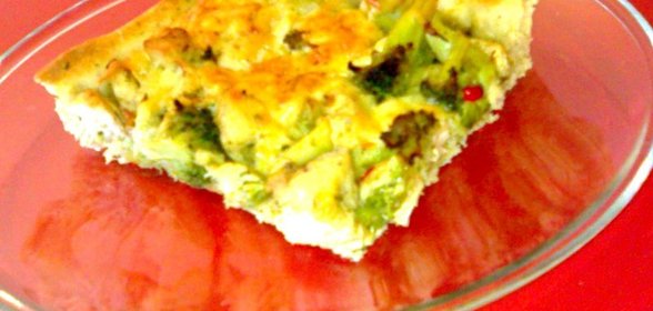 Пикантный пирог с курицей и брокколи