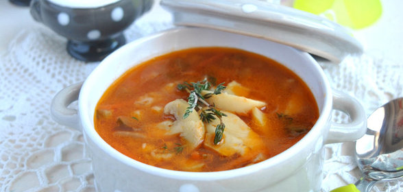 Постная похлебка с перловкой, шампиньонами и тимьяном