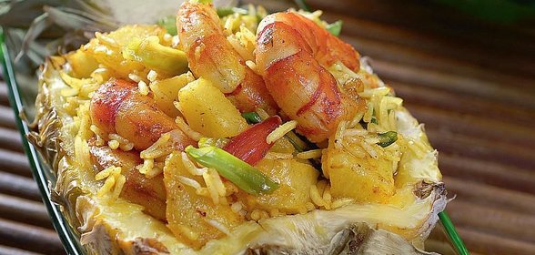 Фаршированный креветками ананас