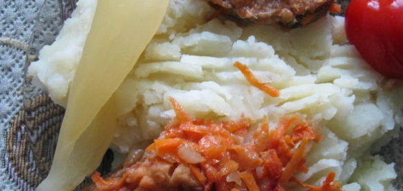 Ветчина, запеченая с овощами