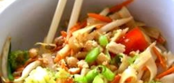 Салат тортеллини и брокколи