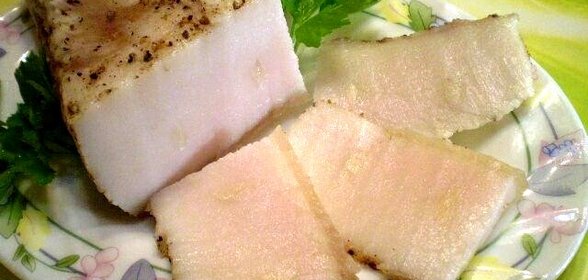 Сало шпигованное чесноком