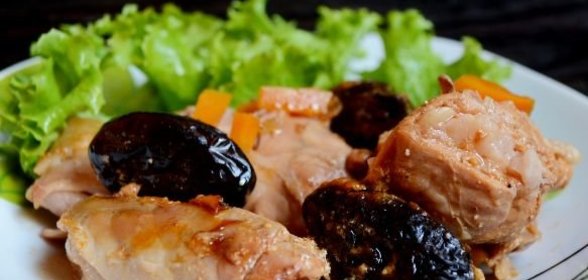 Кролик с черносливом (в мультиварке)