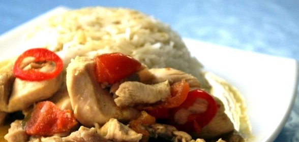 Куриные грудки с рисом и тайской пастой карри