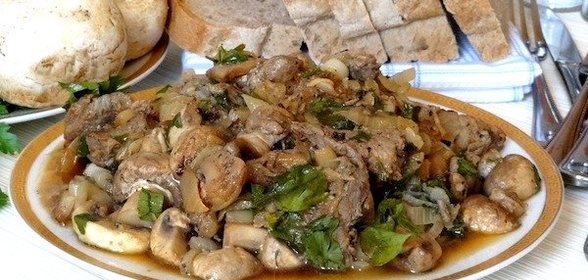 Жаркое из свинины с грибами