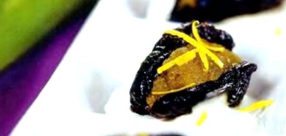 Закуска из чернослива со взбитой сметаной