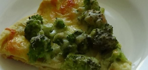 Сырная пицца с брокколи