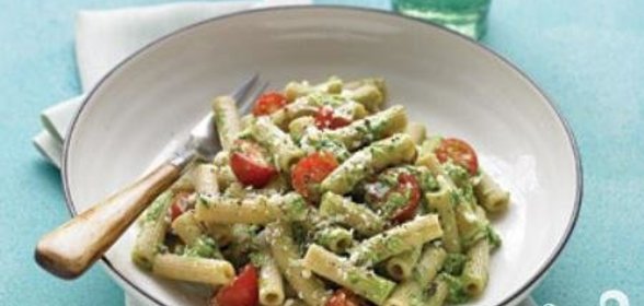 Паста с помидорами и соусом Песто