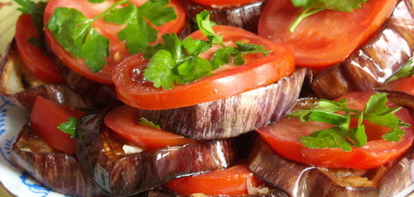 Баклажаны с сыром и помидорами