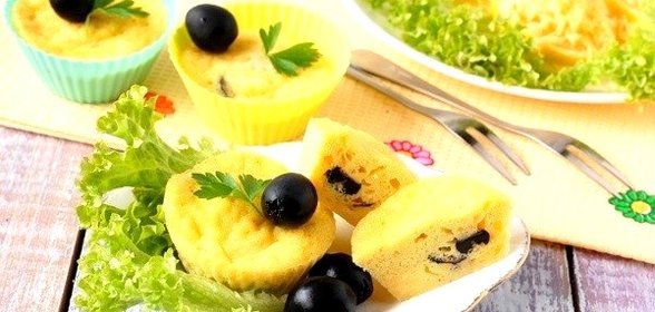 Кексы с сыром и оливками в микроволновке