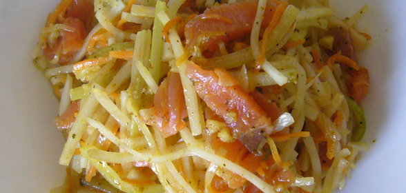 Зеленый салат со сметаной