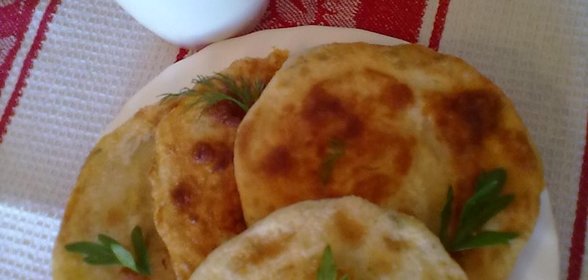 Хрустящие лепешки по спирали с сыром...универсальный и простой рецепт)))