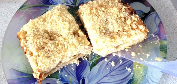 Песочный пирог с творогом и яблоками
