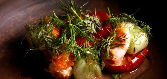 Раки с бакинскими помидорами и жареными огурцами
