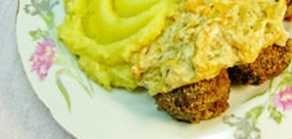 Тефтели со сливочно-луковым соусом