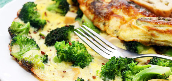 Омлет с брокколи и кешью