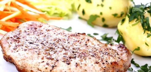 Свиные эскалопы с молодым картофелем и сливочным соусом