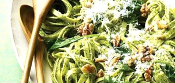 Паста с соусом Песто и орехами