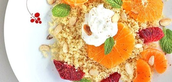 Восточный завтрак из кускуса и цитрусов
