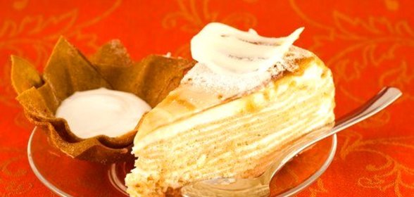 Слоеный пирог с творогом, медом и лимонной цедрой