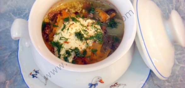 Куриные сердечки с картошкой в горшочке