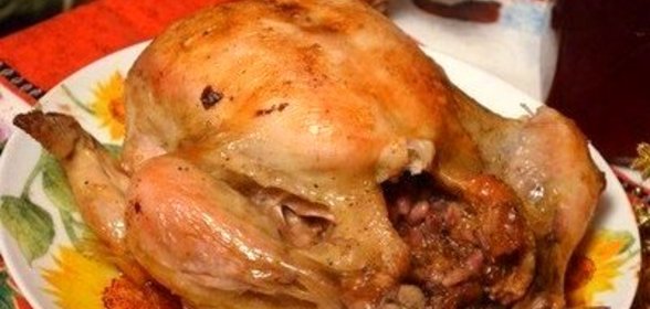 Курица, фаршированая гранатом и сыром