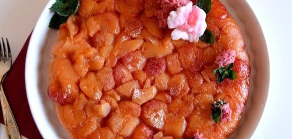 Яблочный пирог Tart Tatin со сливочным пломбиром