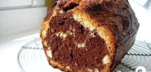 Шоколадный кекс с миндалем