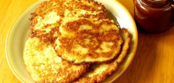 Индийские лепешки с цукини и кориандром