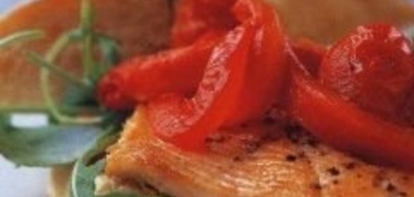 Закуска из форели, перца и помидоров