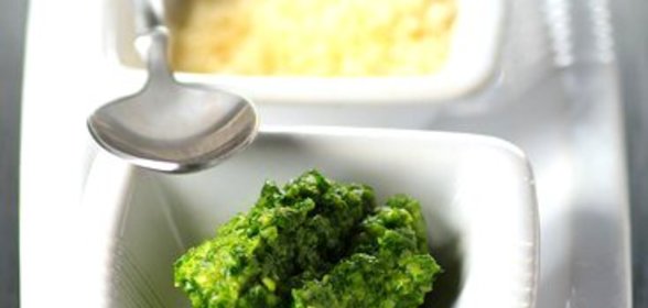 Песто из тыквенных семечек и кинзы