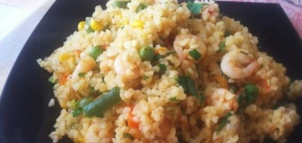 Булгур с креветками и овощами