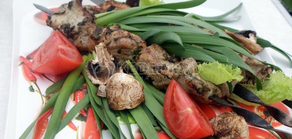 Шашлык из курицы в майонезе с черемшой