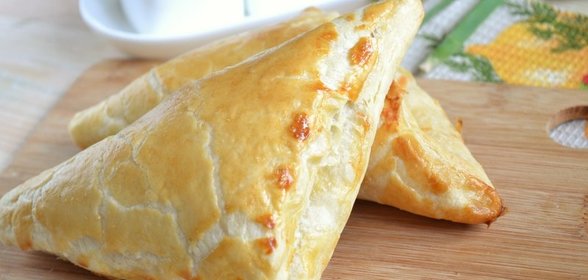 Хачапури с сыром из слоеного теста