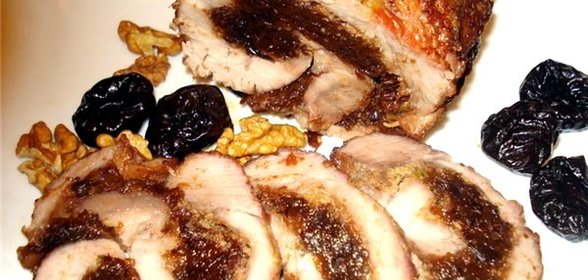 Рулет из говядины с черносливом