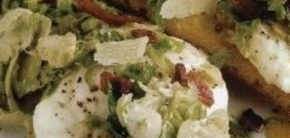 Бутерброды с яйцами-пашот и брюссельской капустой