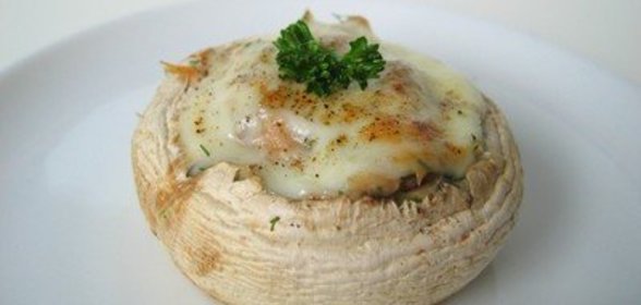 Грибы фаршированные тунцом