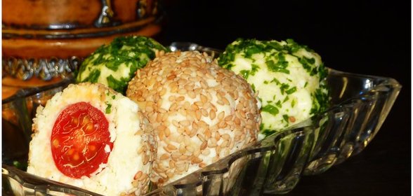 Закуска-шарики с брынзой и помидорками черри