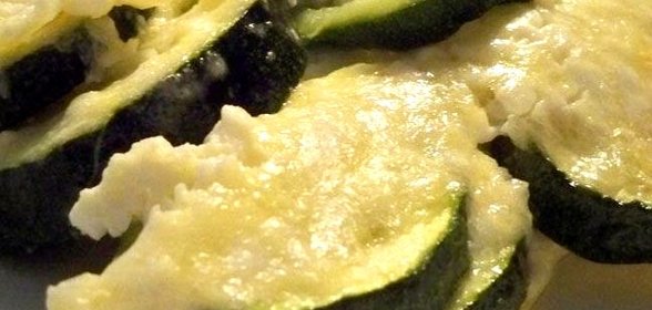 Кабачки с творогом и чесноком