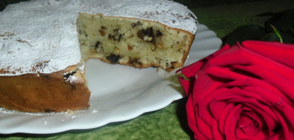 Пирог с яблоками, орехами и шоколадом