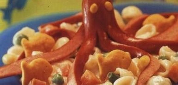 Сосиски-осьминоги на макаронах-ракушках