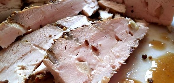 Куриная «буженина» в специях, нашпигованная чесноком